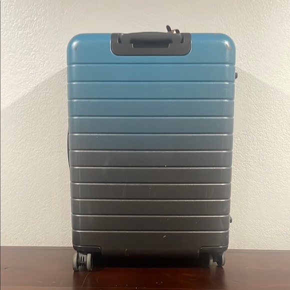 Away luggage/suitcase in medium size, limited edition! - Picture 3 of 8